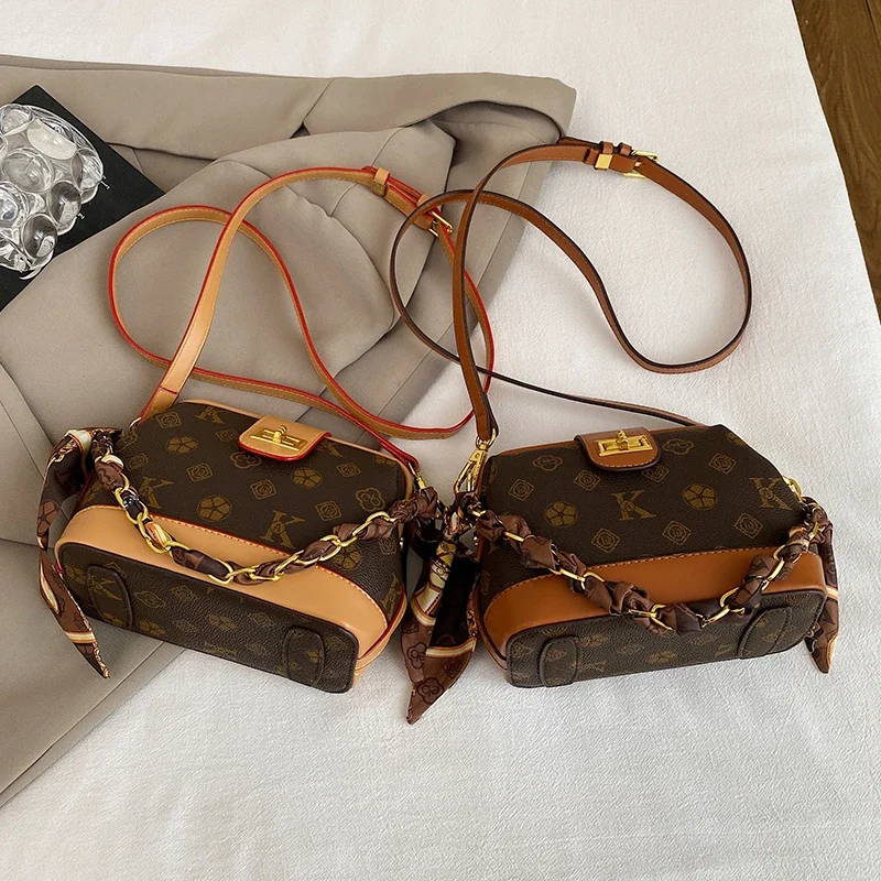 

Elegant Leather Classic Clutch Bag Mini For Women Vintage Simple With Letter Logo Design And Crossbody Option