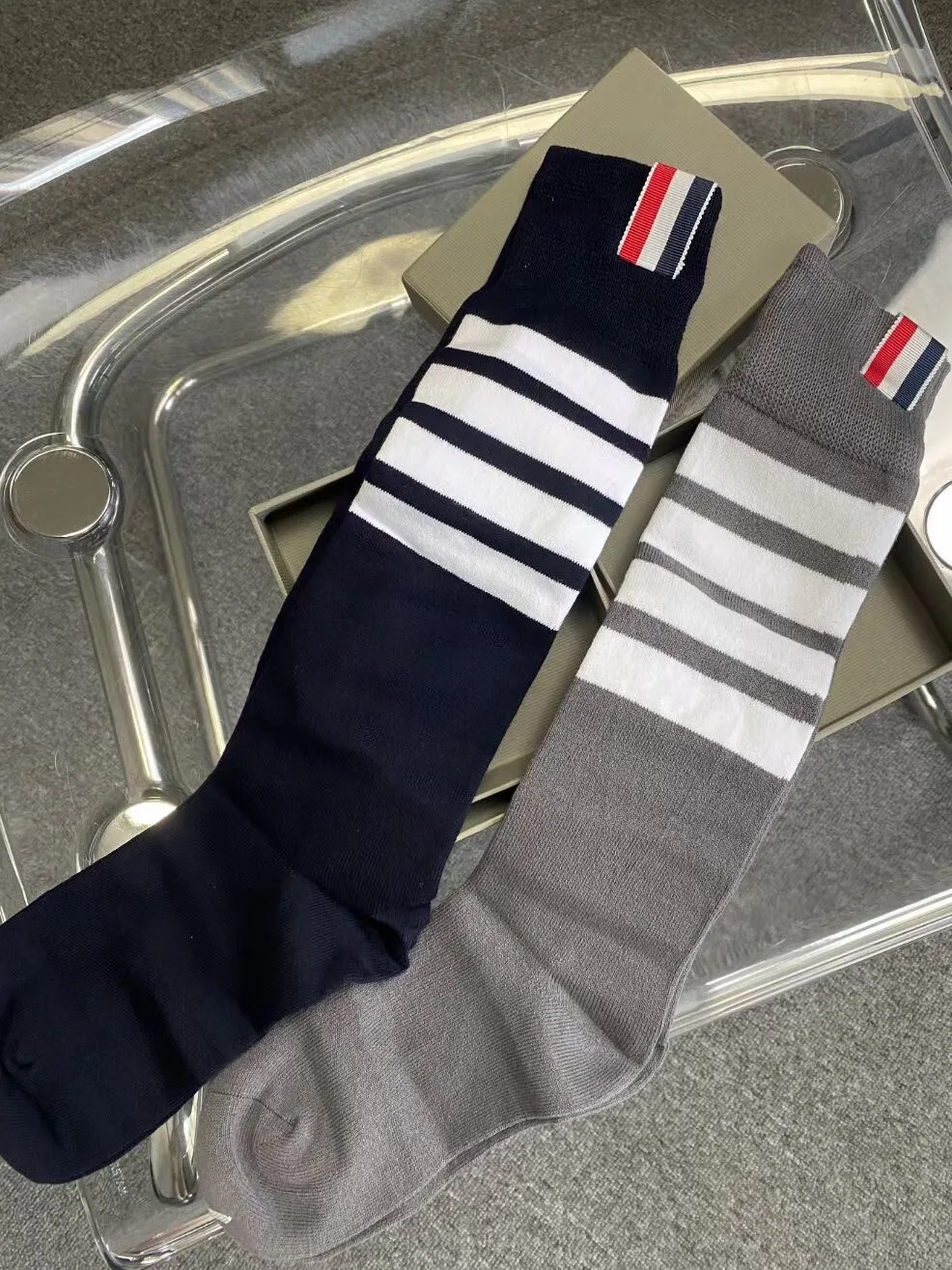 

Classic Four Stripe Woolen Sports Sos ey Mid-Calf JK School Sle Beautiful Leggings Simple Design Comfortable Casual Sos