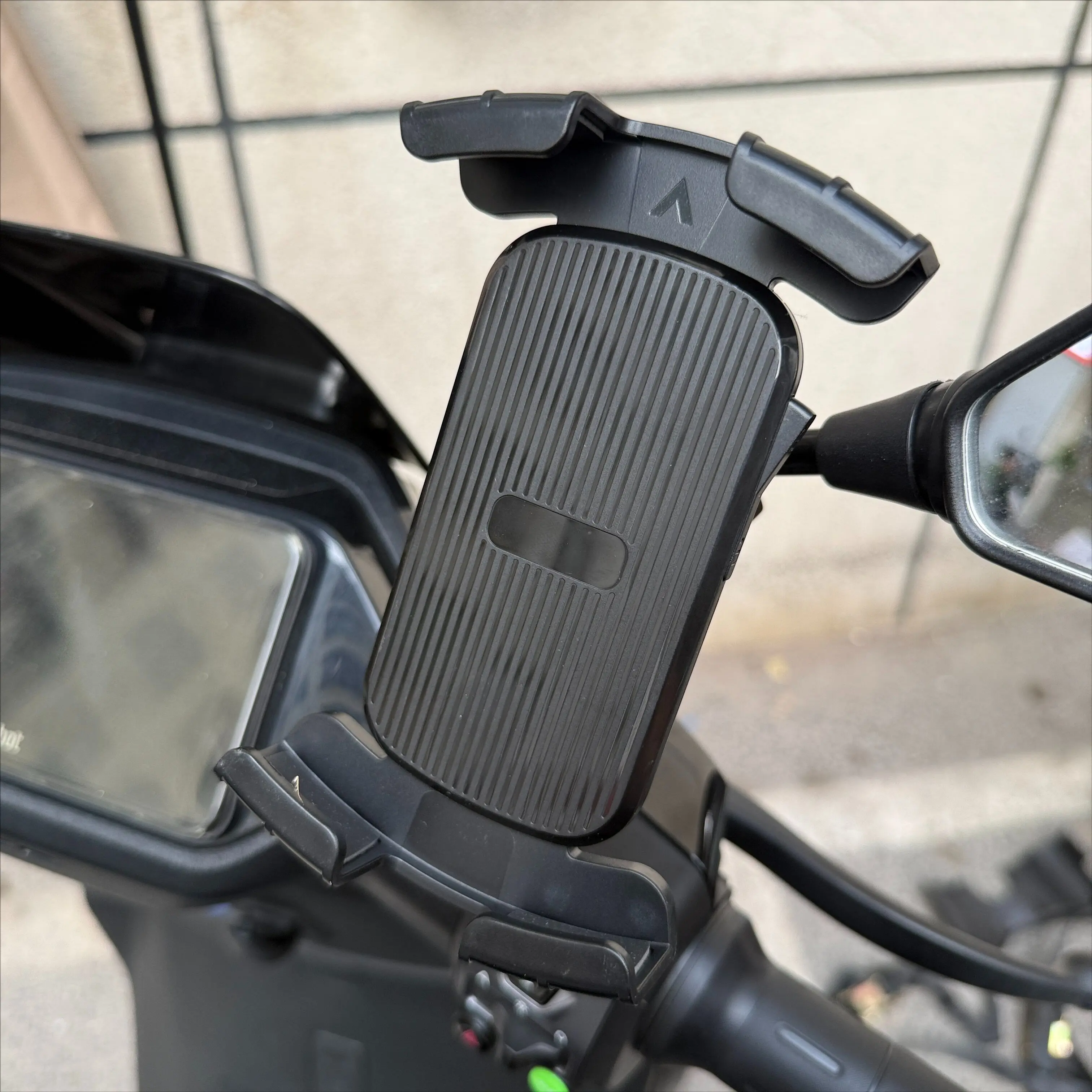 

360 Degree Rotation Metal Mobile Phone Holder with Strong Clamp for Stall Car Live Streaming Multi-functional Stand