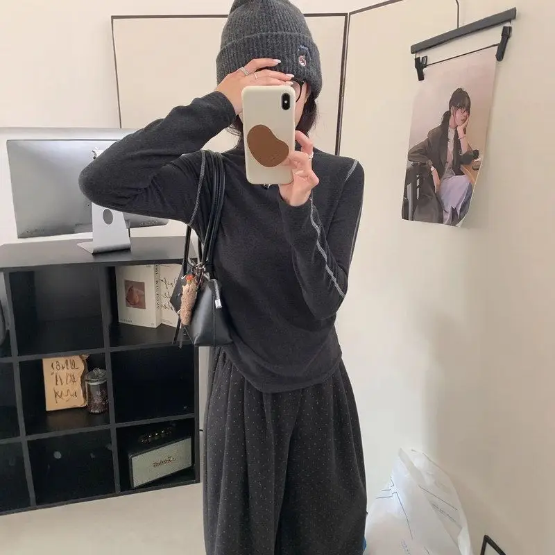 قميص نسائي بياقة عالية بثلاثة ألوان متعدد الاستخدامات للشتاء بتصميم جديد للارتداء الداخلي من ألياف البوليستر ضيق ومناسب بأكما...