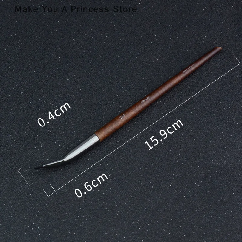Brochas de maquillaje con delineador doblado, detalle de delineador de ojos, herramientas cosméticas de precisión