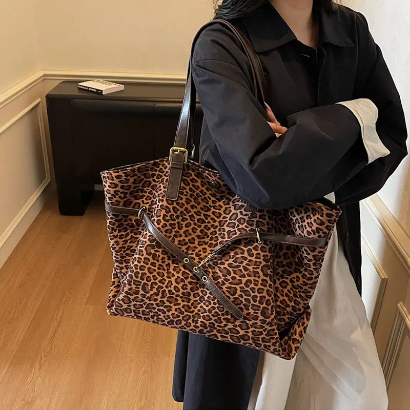 

New Leopard Print Canvas Bags Popular Europe America Large Capacity Tote Bags Versatile Commuter Stylish Personal Shoulder Bags
