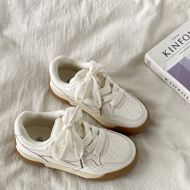 Spring Women's Retro White Sneakers 2026 Round Toe Lace Up Breathable Female Flats Shoes Outdoor Student Casual Skateboard Shoes