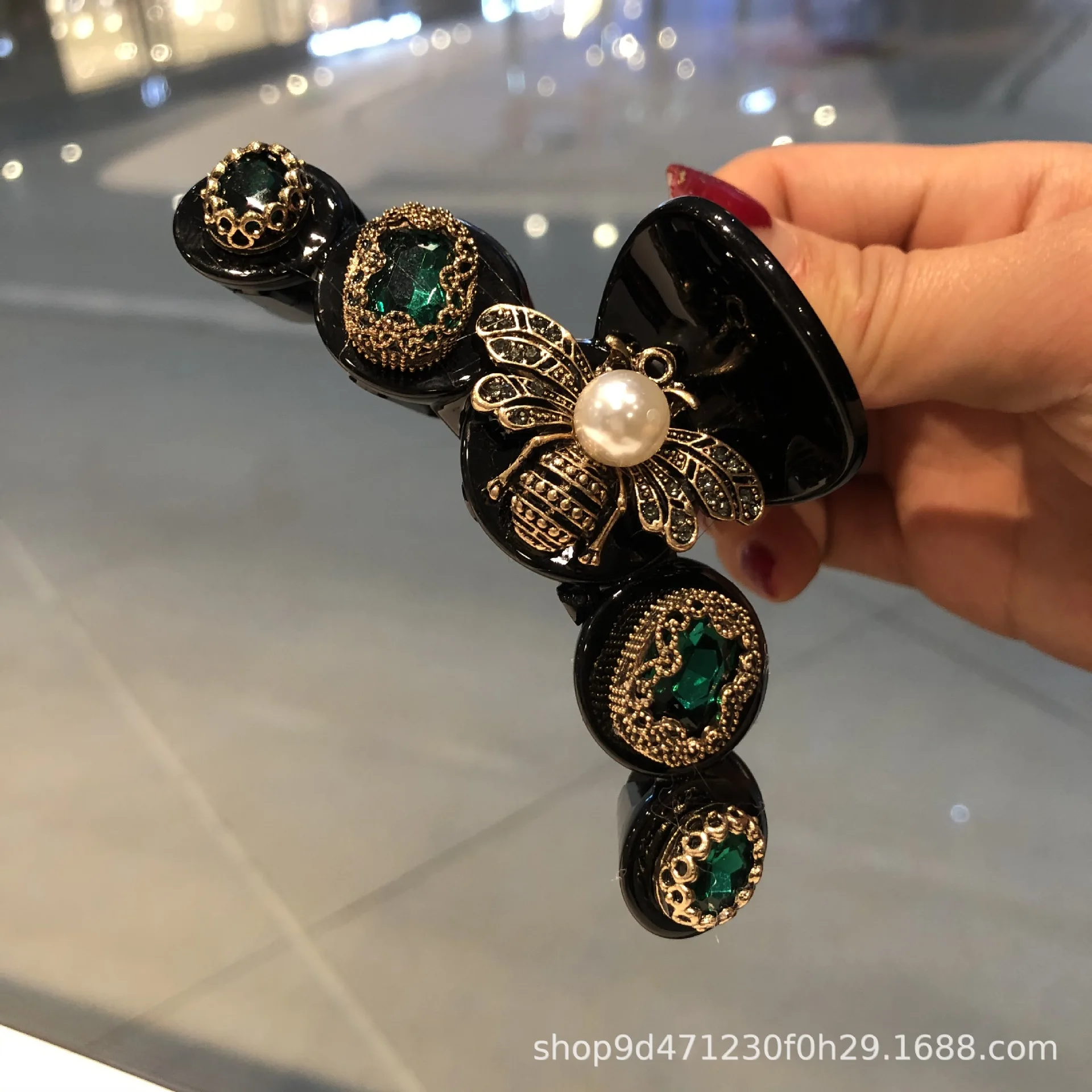 

New Retro Baroque Pearl Beehair Claw Fashion Elegant Claw Clip hair clip for women Headdress Barrettes Female Hair Accessories