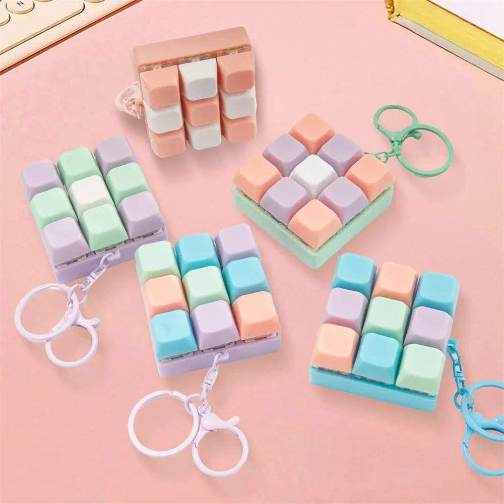 1PC Keyboard Fidget Toy Fidget Decompression Keychain Button Fidget Gifts for Adults to Relieve Stress and Pass Time