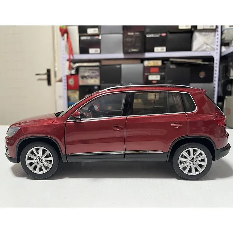 Diecast 1:18 Scale TIGUAN 2010 Alloy Car Model Collection Souvenir Display Ornaments Vehicle Decoration Toy