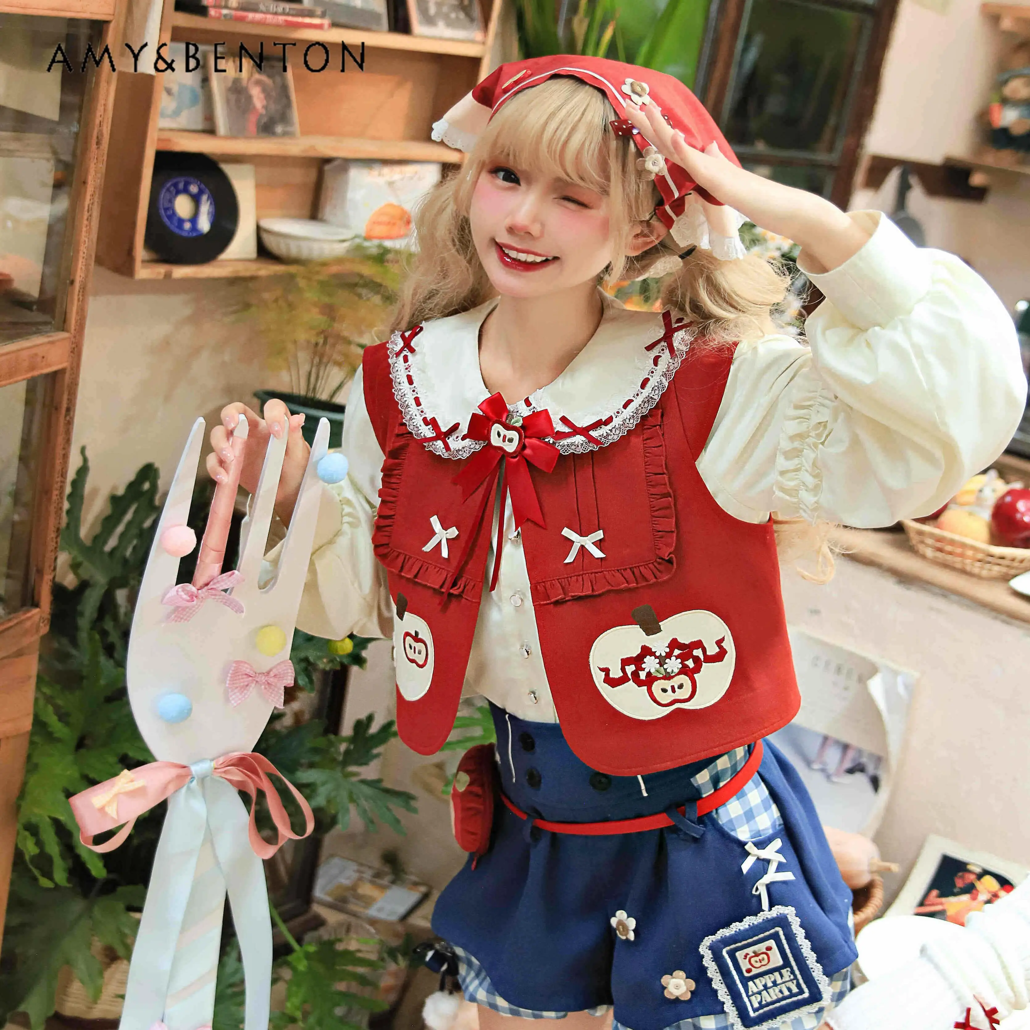 Lolita original dos desenhos animados impresso conjunto doce boneca colarinho lanterna manga camisa colete cintura alta xadrez shorts fofos conjunto de três peças