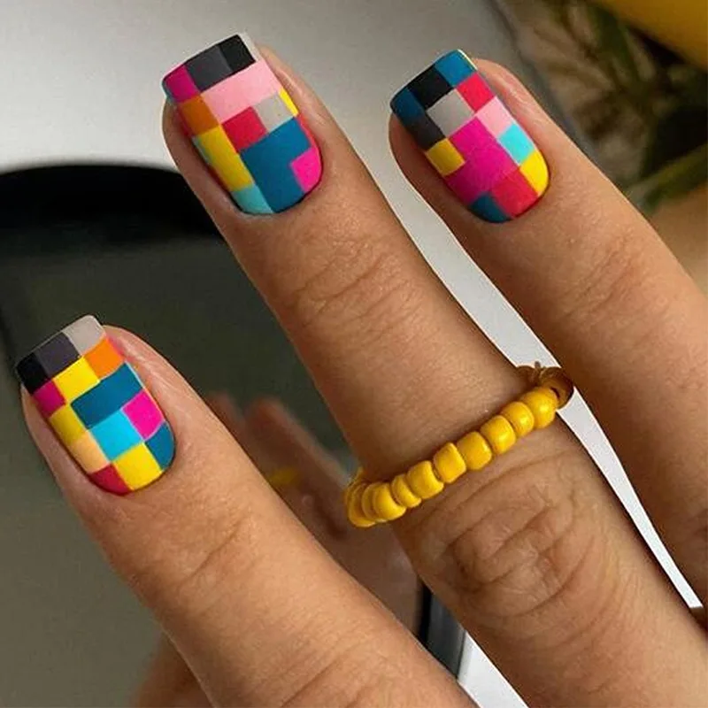 24 Pcs Short Self-adhesive Square Fake Nails Press on Multicolor Plaid Designer Acrylic Fall Nail Tips Wear Nail High Quality