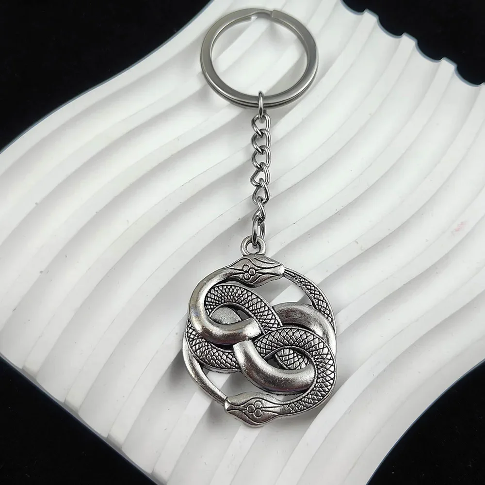 Vintage Keychain Silvery Round Double Snake Key Chains Alloy Animal Keyring Personalized Gothic Jewelry Men\'s Car Accessories