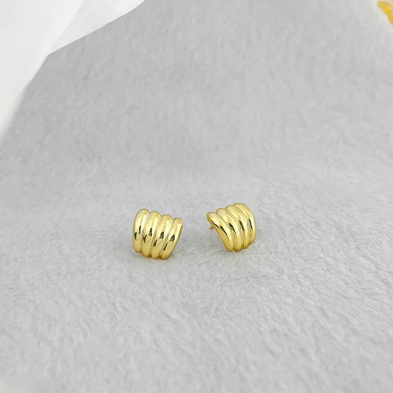 Korean drama The Glory 박연진 same style 임지연 Striped Wave Stud Earrings Gold Color Four Layer Wing for Women Chunky Vintage Trendy