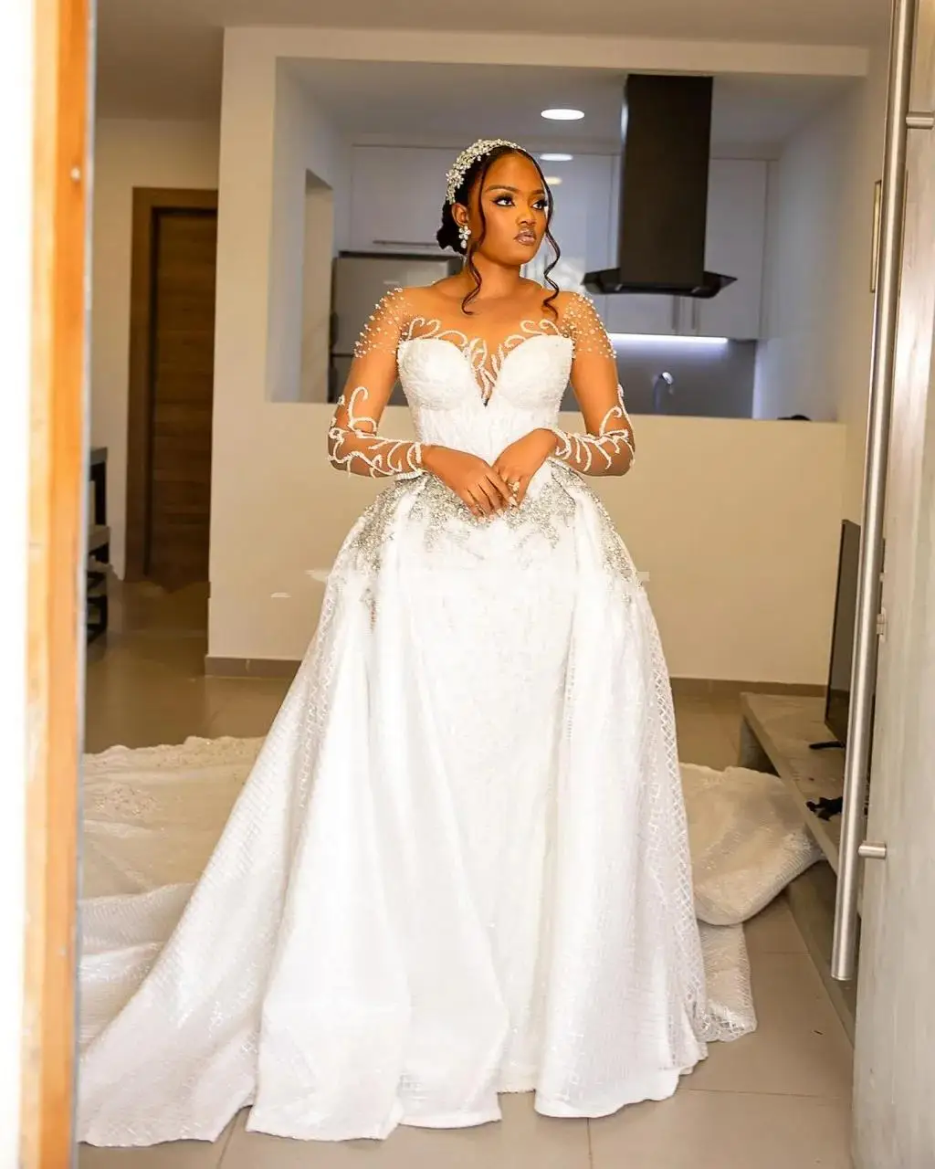 Customized Scoop Neck Shinny Beads Crystals  Wedding Dress Vestido De Noiva Sereia Long Sleeves Bridal Gown with Removable Skirt