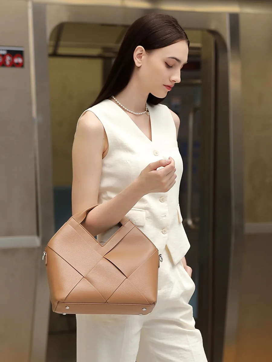 

Genuine leather woven handbag Designer luxury fashion soft leather multifunctional women's bag