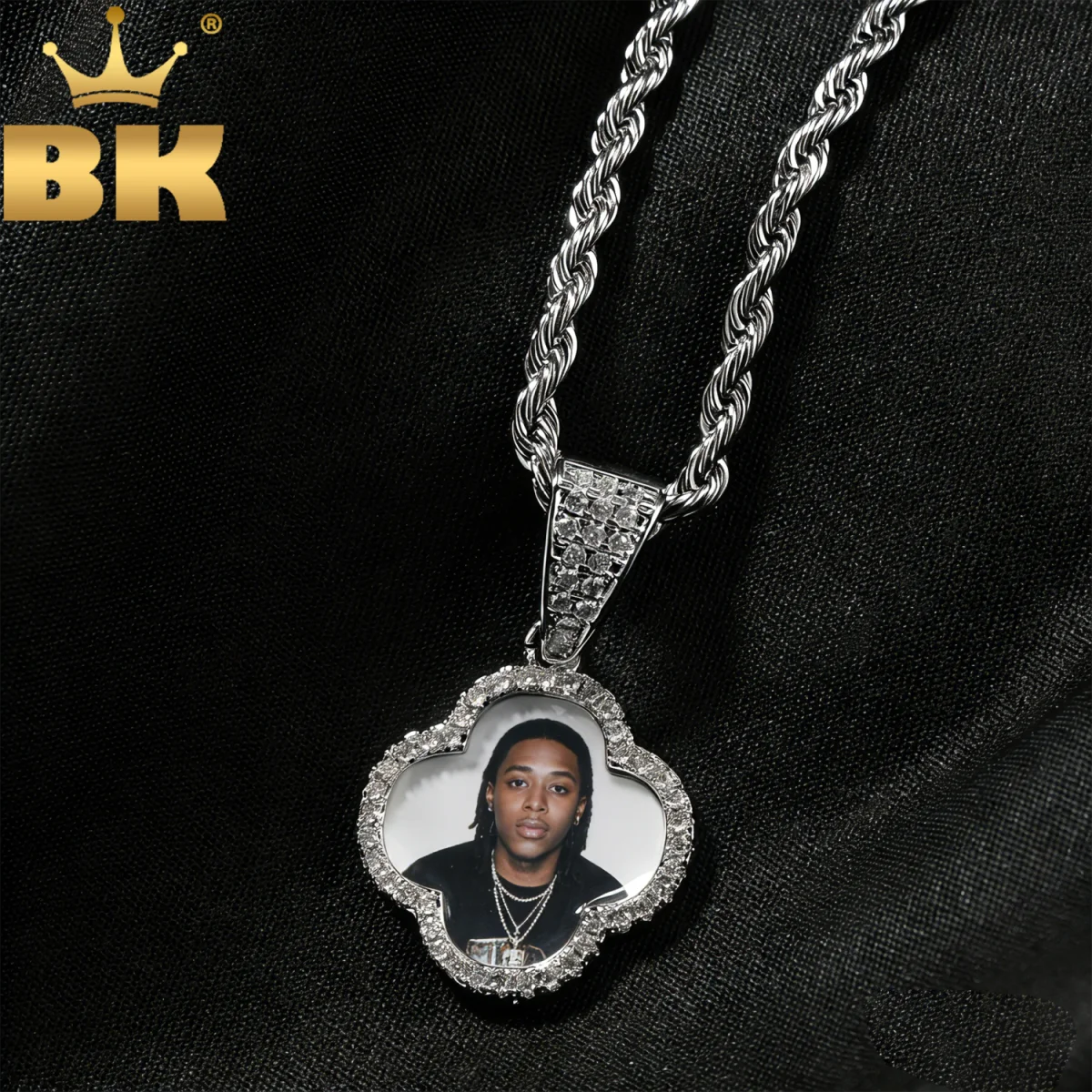 THE BLING KING Custom Clover Shape Photo Pendant Engrave Name Fashion Lucky Memory Jewelry For Couple Valentine's Day Gift