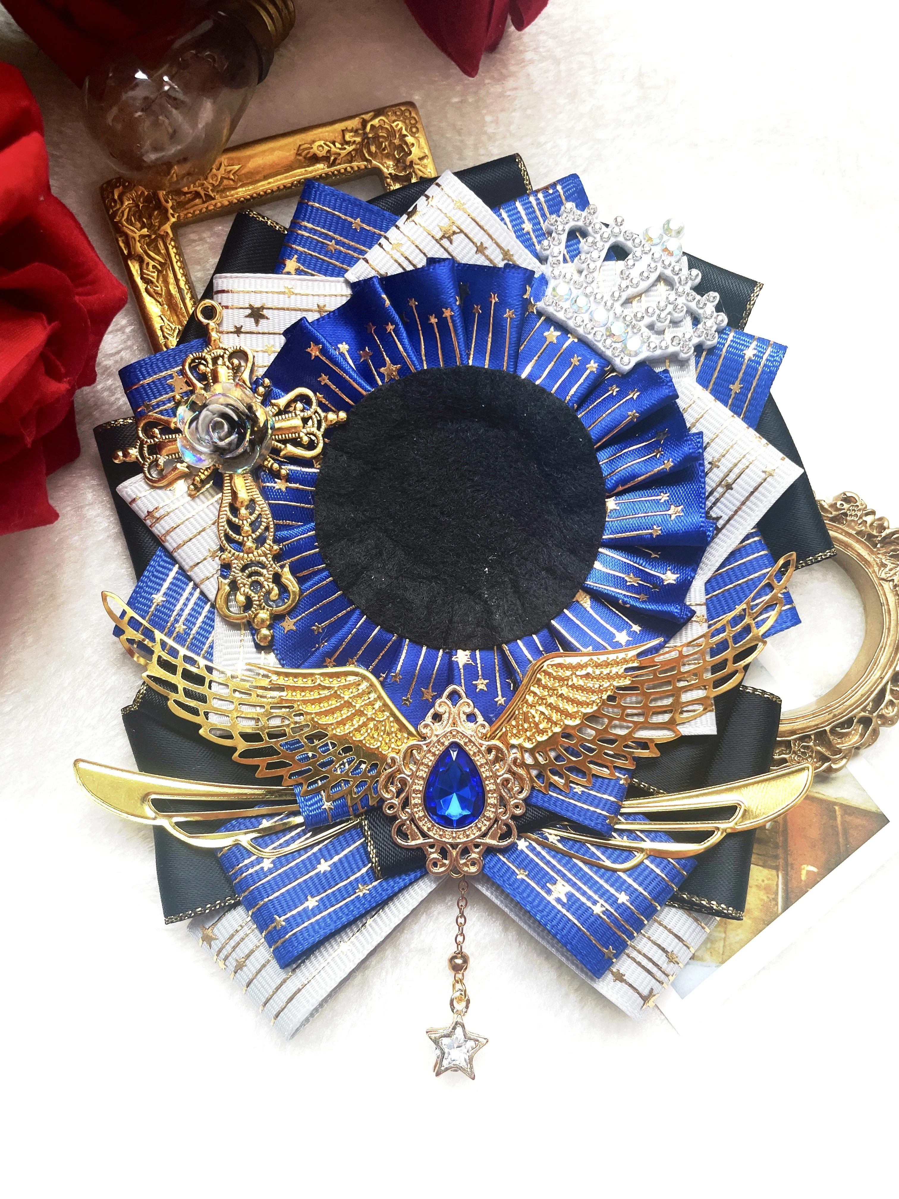 

2025 г., японский стиль, аниме, поделки для косплея, роскошный крест, золотые крылья, значок розетки, сумка Ita ручной работы, лента с бантом, аксессуары