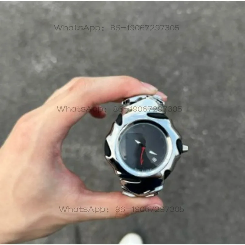 the-original-new-model-ii-represents-y2k's-millennium-fashion-trend-special-shaped-quartz-watch