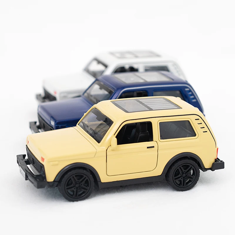 1:36 Alloy Diecast LADA NIVA Vintage Car Model Classic PullBack Car Miniature Vehicle Replica For Collection Gift Kids