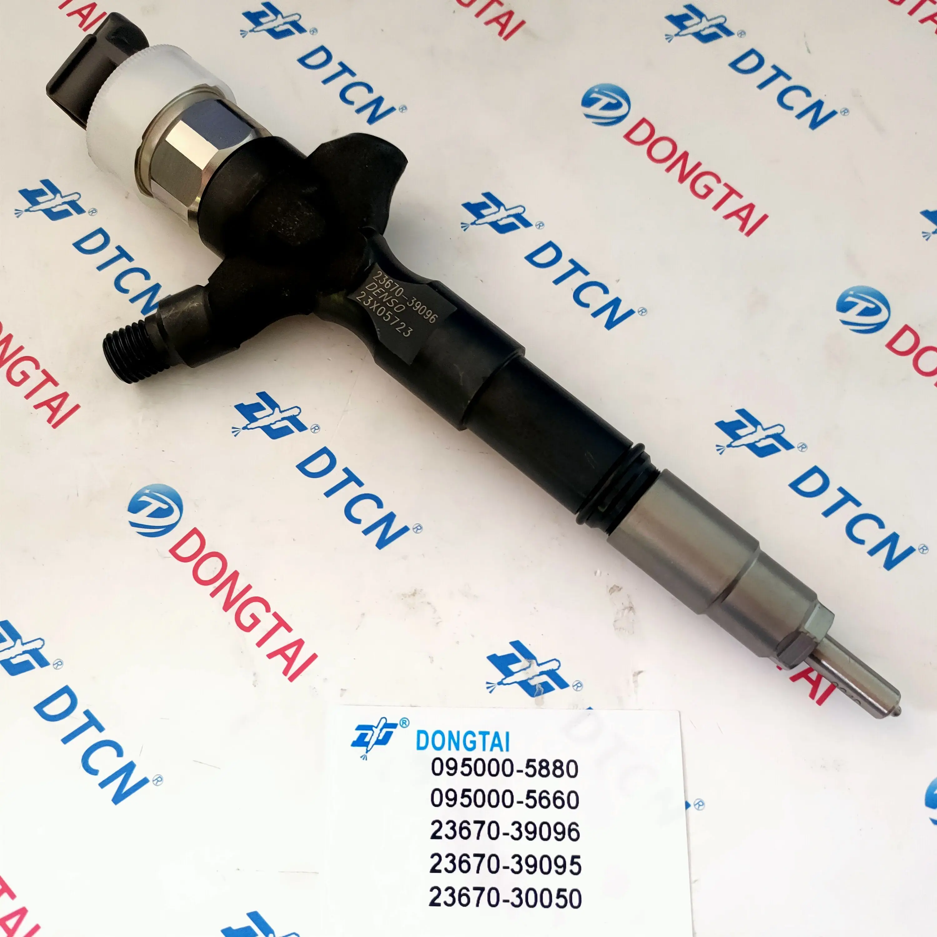 High Quality Common Rail Fuel Injector 095000-5880 095000-5881 9709500-588 23670-30050 For TOYOTA 2KD-FTV