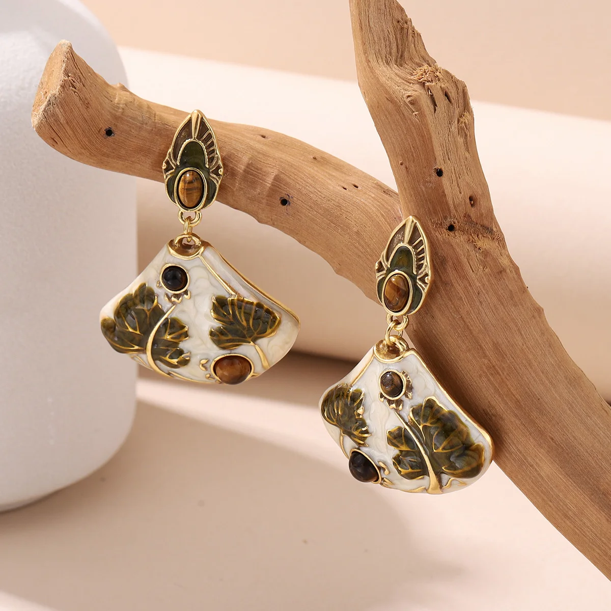 Vintage Enamel Fan Shape Drop Earrings for Women Retro Tiger Eye Stone Leaf Dangle Earring Palace Jewelry Gift Accessories