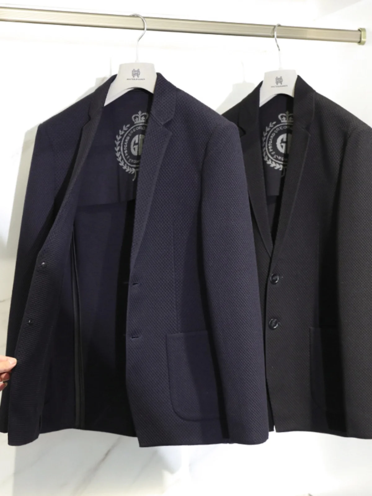 

Итальянский легкий роскошный осенний высококачественный шерстяной модный деловой повседневный вязаный костюм