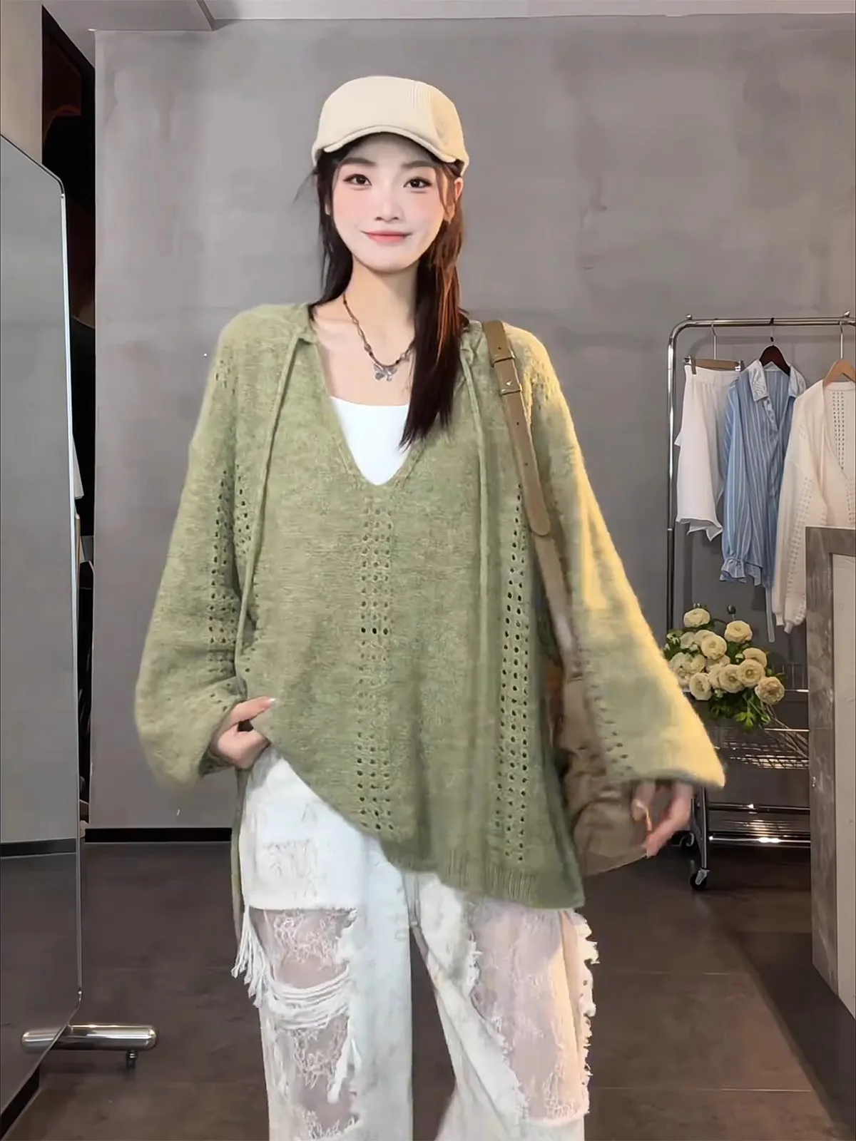 

Ladies een Knitted Sweater Hollow out Long Sve Loose Fit Slimming Spring 2025 New Sle V-Ne Casual Faion Top