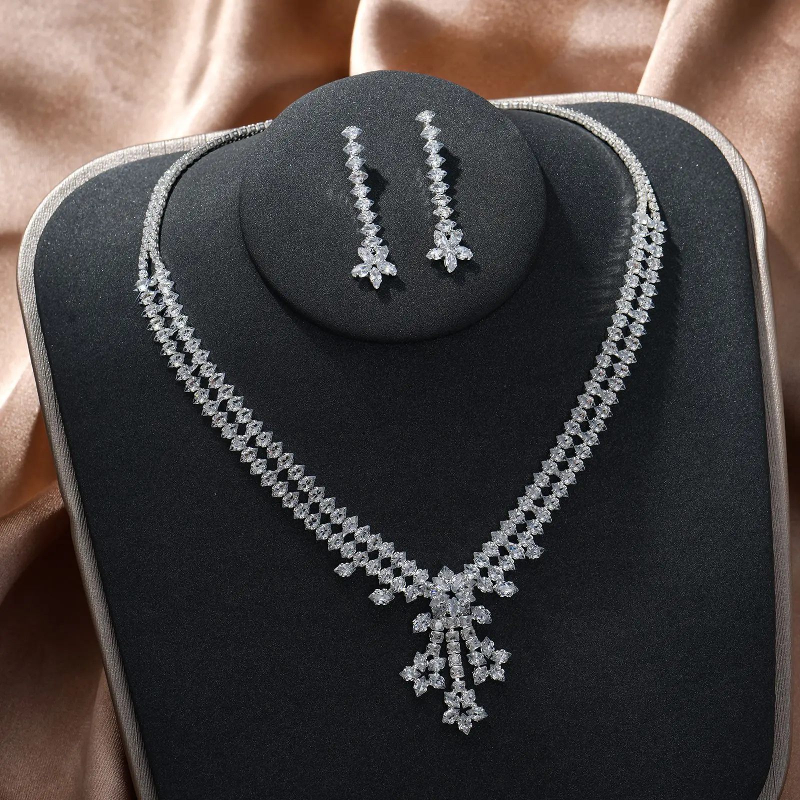 

European and American Style Cute Necklace Earrings Women's Dress Decorative Jewelry Set Suitable for Wedding Ball Gift M-800