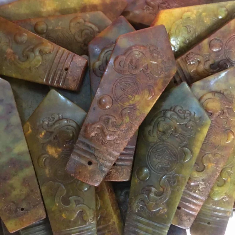 

Винтажный кулон из натурального нефрита в античном стиле с древним животным мотивом, модный и универсальный.