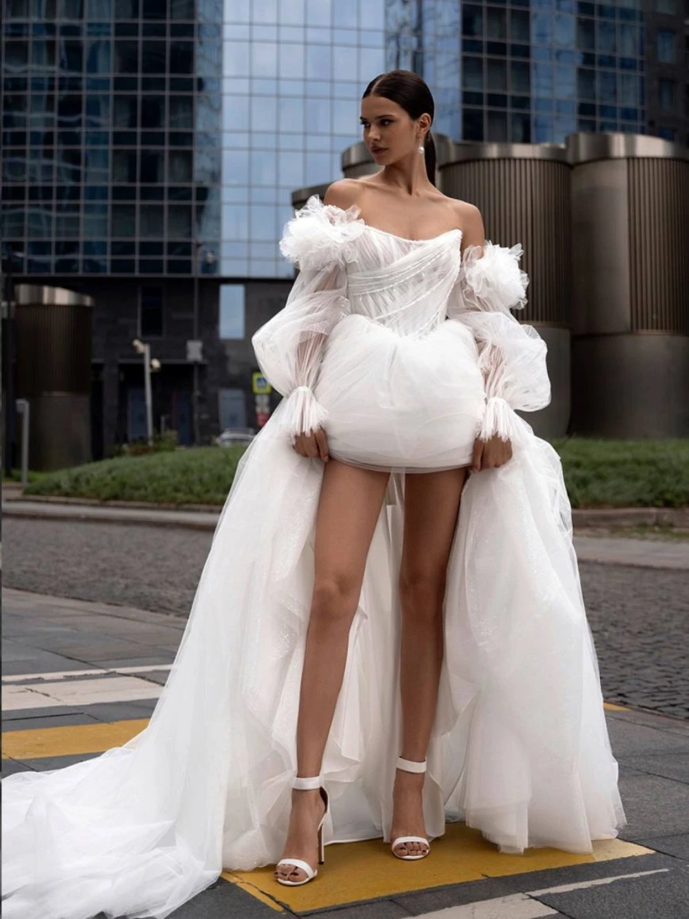 Vestido de novia con corsé Simple a la moda, ropa de novia con perlas y abertura lateral blanca, elegante, con cremallera en la espalda, tul sin tirantes, personalizado para mujer