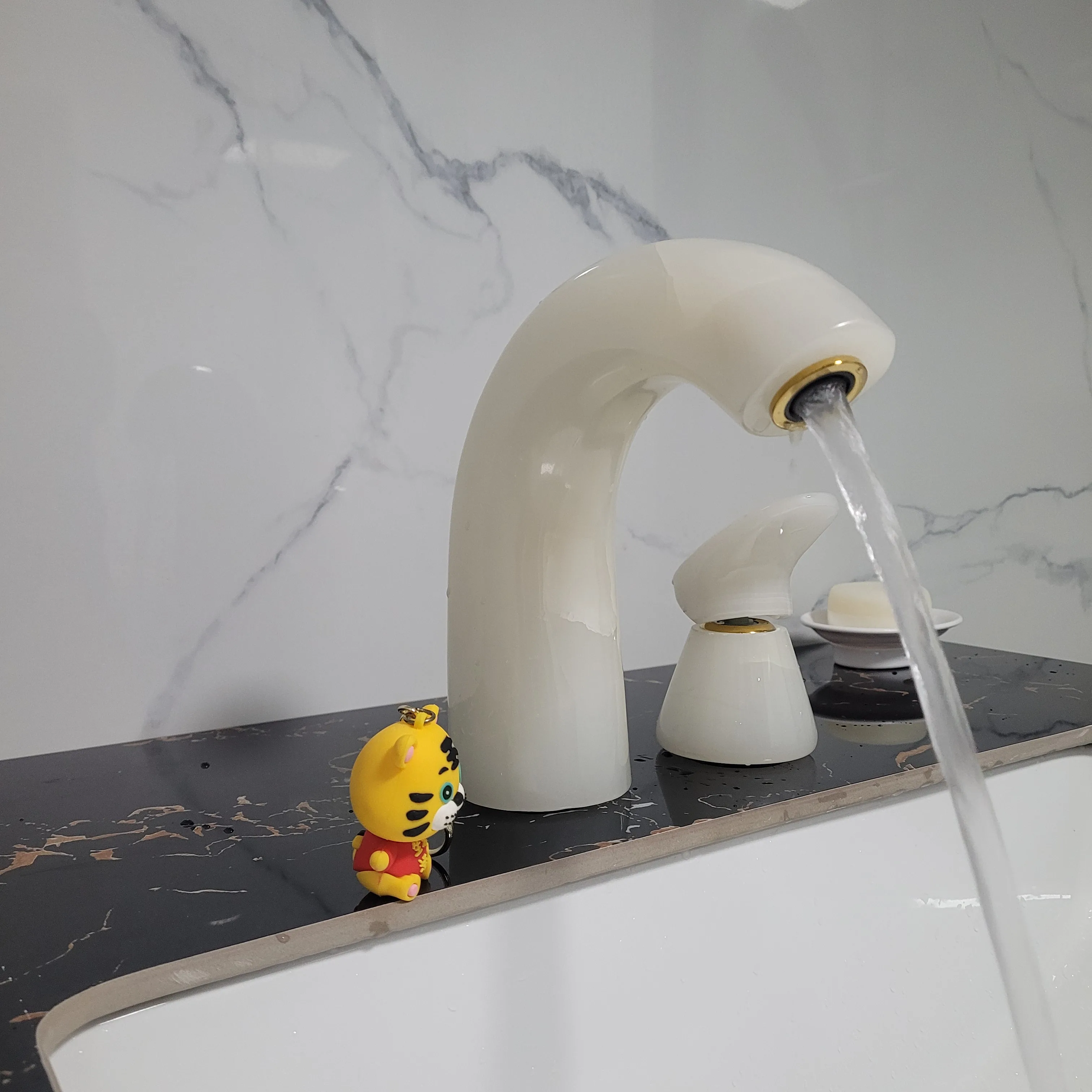 Keran Marmer Giok Putih