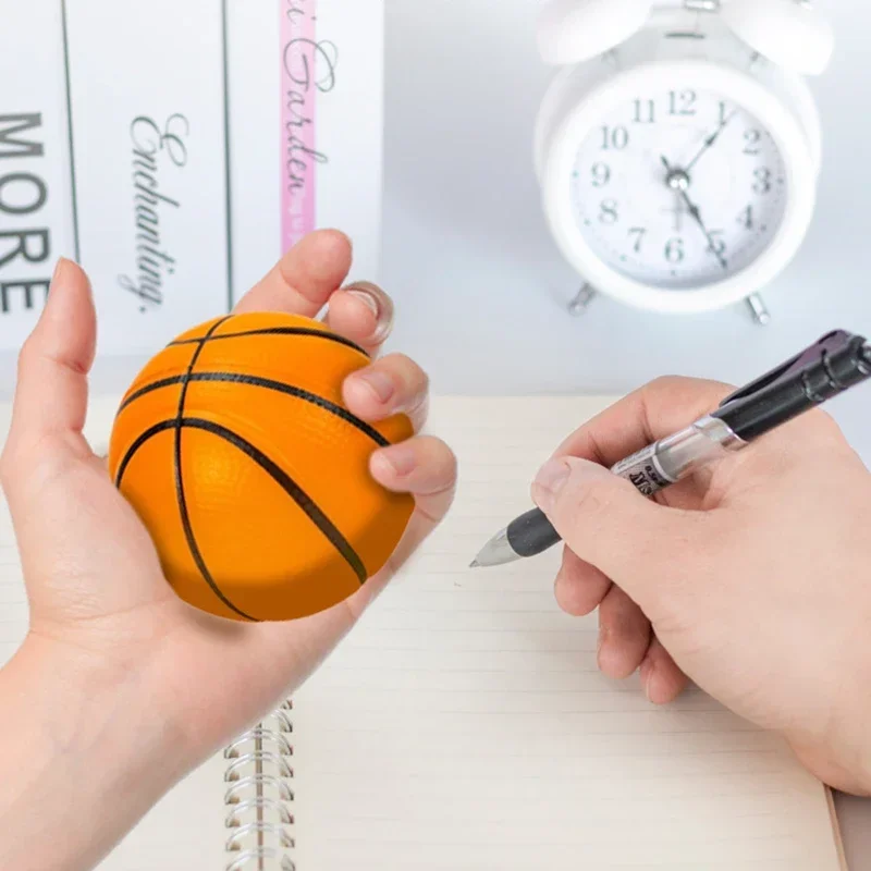 Juego de pelotas de aro de baloncesto para niños pequeños, juego de pelotas suaves para el baño y la Oficina, juguete para interiores y exteriores