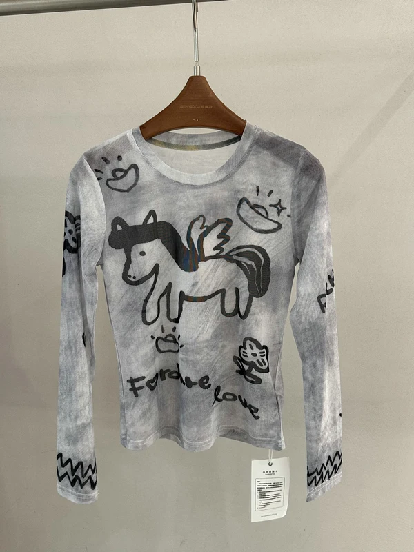 

Весна 2026: Женская приталенная футболка с длинным рукавом, принтом в стиле граффити, сетчатыми вставками, тонким дизайном, для повседневной носки, с круглым вырезом