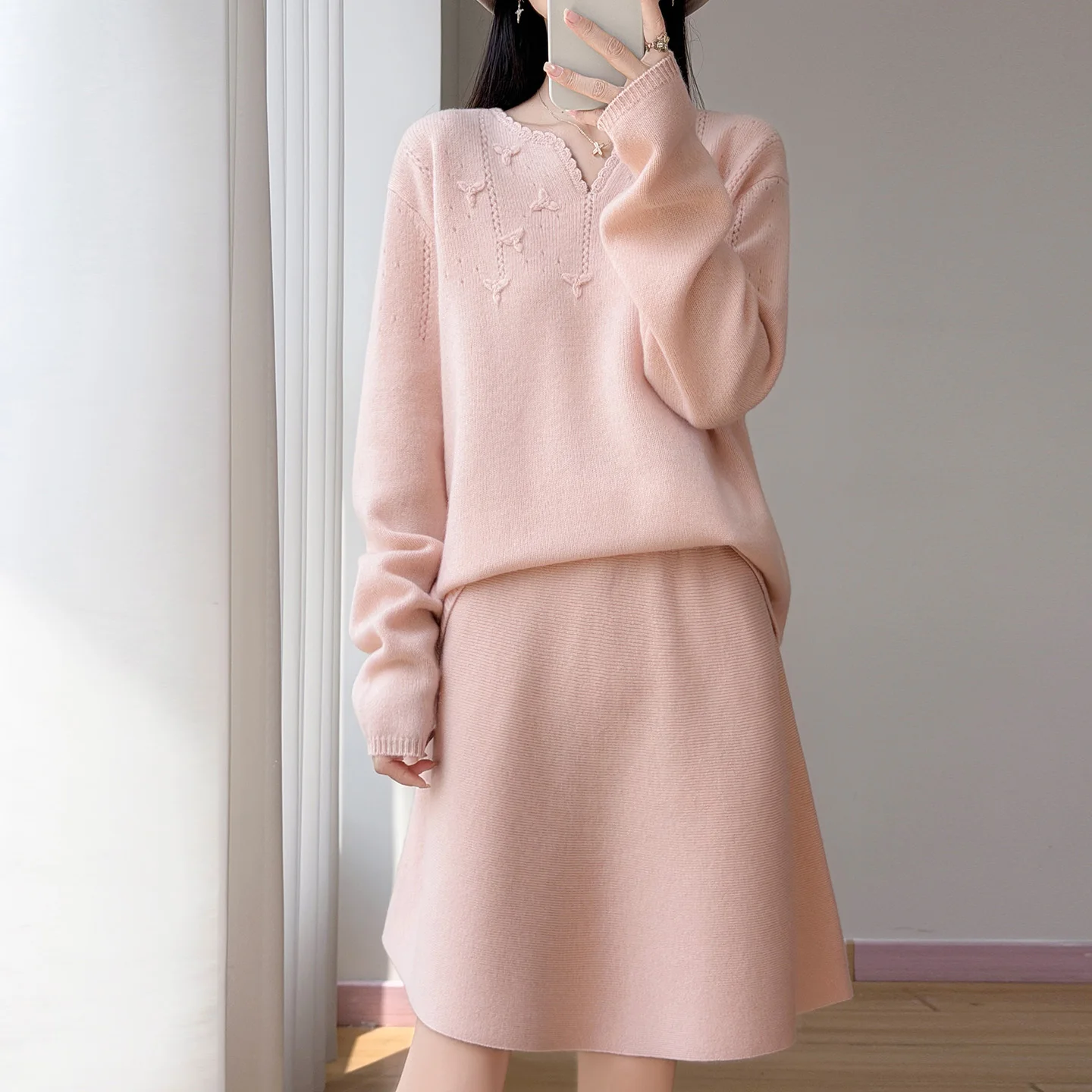100% wool women's new set full sleeve knitted V-neck pullover sweater trendy and stylish short skirt women's wool two-piece set