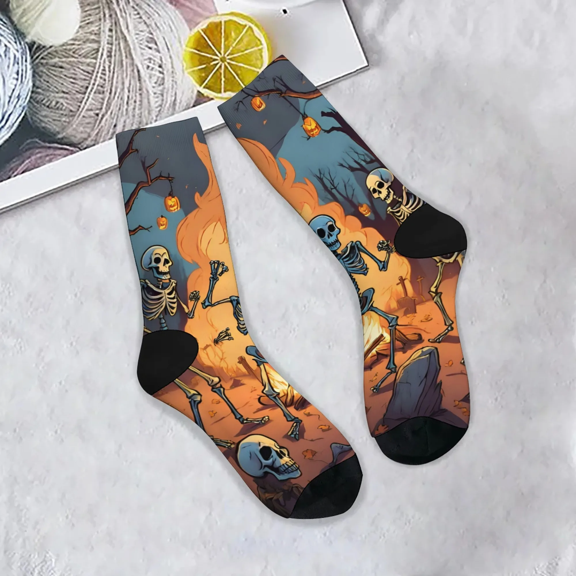 Halloween Lagerfeuer Skelett Tanz Thema Herrensocken bequeme atmungsaktive rutschfeste Freizeitsocken Harajuku Retro Crew Socken Geschenk