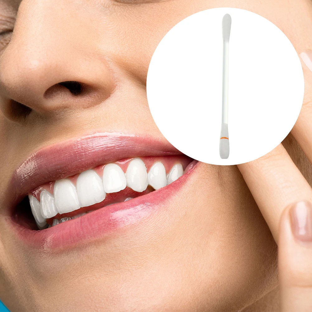 

100pcs Stick Cotton Swabs Disposable Moisturizing Portable Lip Care Swab for Dry Lips Vitamin Swab Oral Care