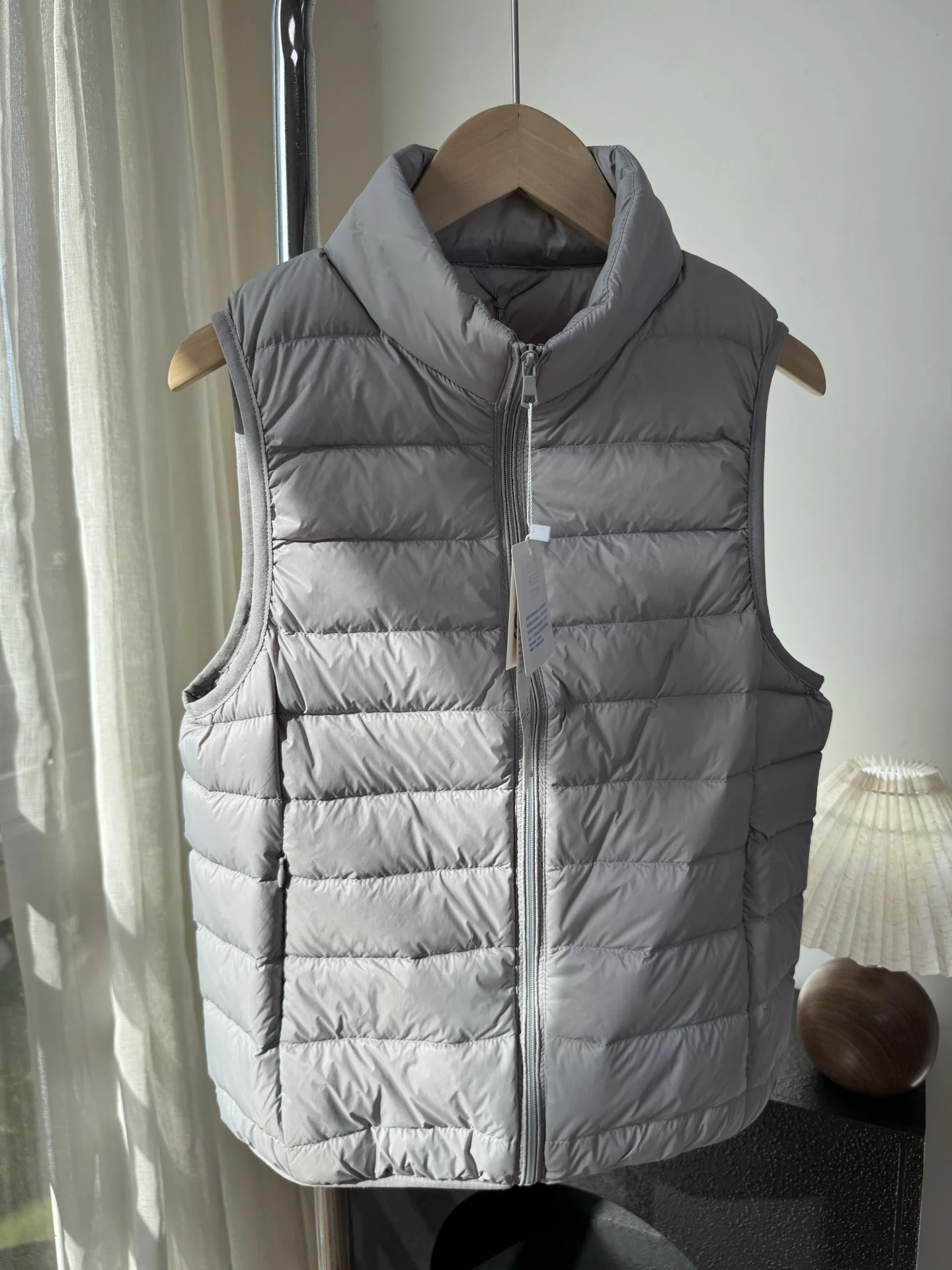 新しい軽量レディースダウンベスト秋オールマッチスタンドアップカラーコートシンプルな無地通勤ノースリーブトップ