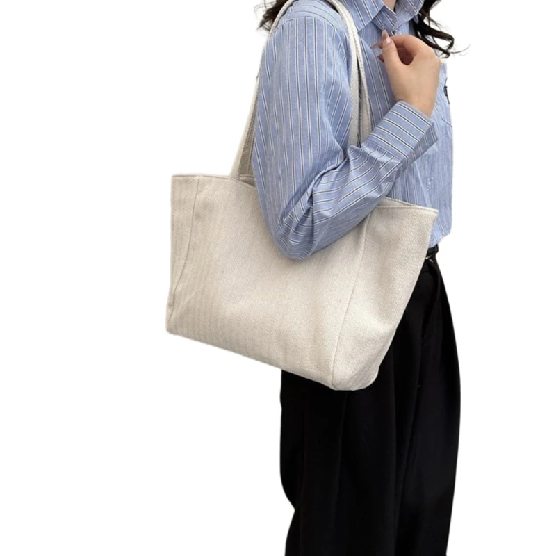 

Trendy Canvas Shoulder Bag with Zipper Closure Perfect for Everyday Essentials