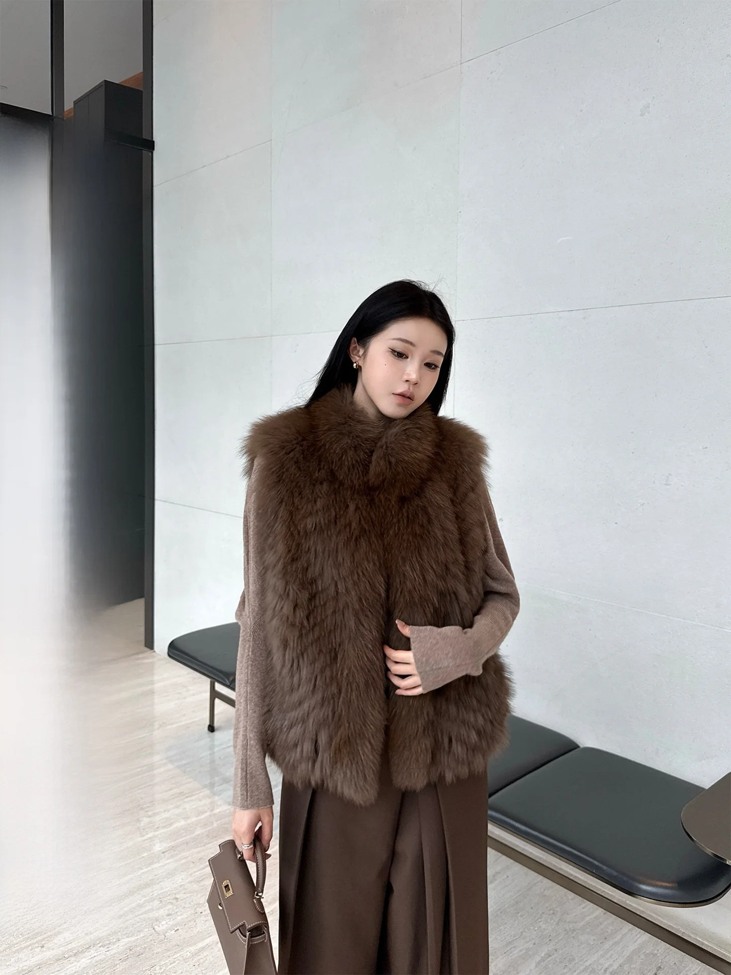 

Теплый меховой жилет женский зимний, высококачественная модная верхняя одежда, однотонный прямой крой, с капюшоном, в ретро-стиле