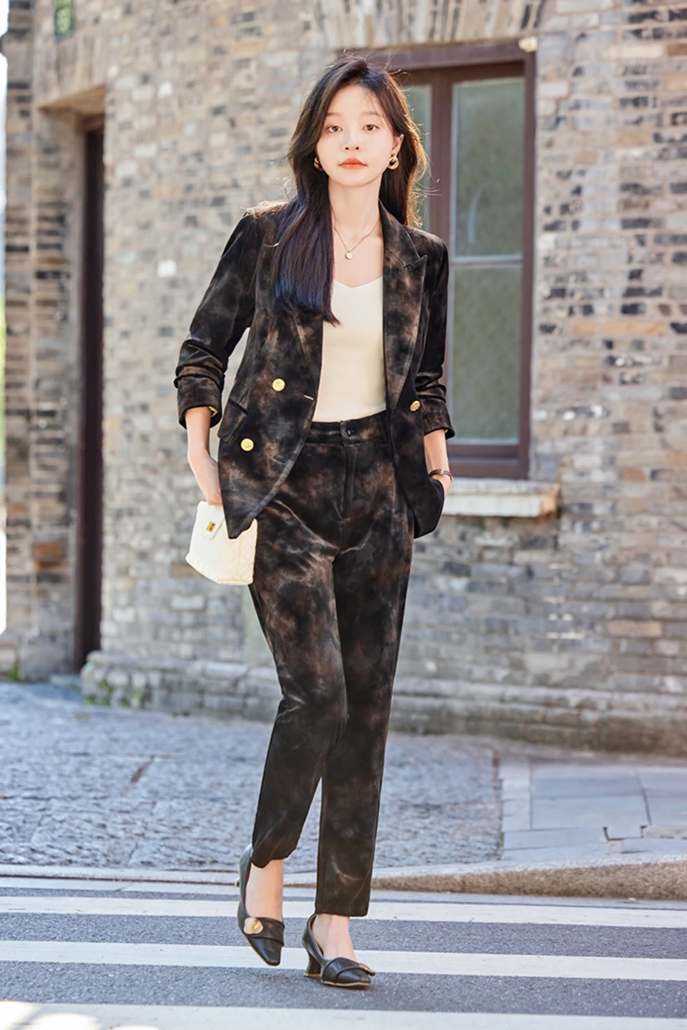 China Humen Wholesale Clothing City Design Velvet Suit Set for Women 2024 Autumn New Product Korean Edition Small Suit Coat Casu