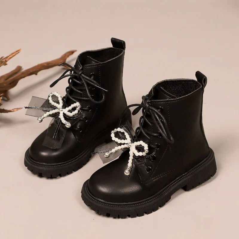 

Сапоги принцессы для девочек с милыми бантиками из бисера. Детские кожаные сапоги с круглым носком. Новинка осени 202. Детские ботильоны с мягкой подошвой.