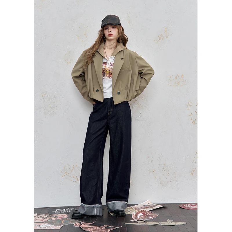 ELFSACK 2025 Herfst Nieuwe Collectie Elegante Geplooide Effen Kleur Blazer Vrouwen Korte Cropped Gestructureerde Blazer Voor Vrouw