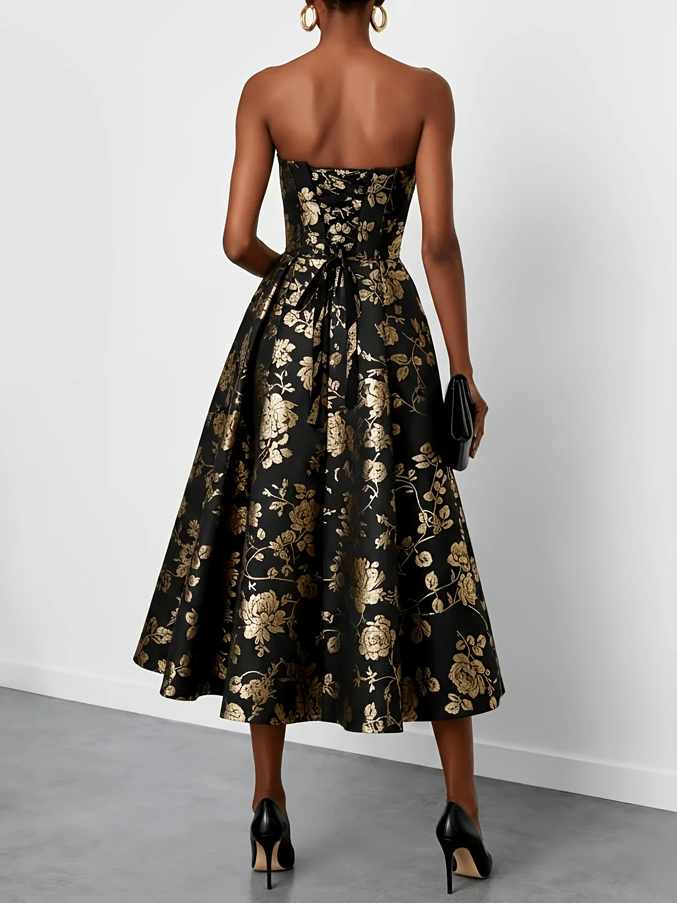 Vestido sin mangas con cuello en V y estampado retro - lujoso vestido de noche con bordados dorados para fiesta formal con mangas abullonadas