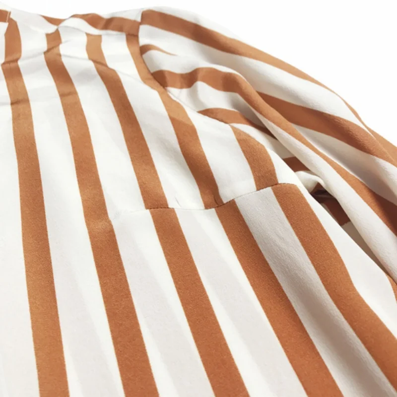 เสื้อไหมแท้ 100% ยี่ห้อ Birdtree ขนาด 18 มม. เสื้อเชิ้ตผ้าเครปสองชั้นลายทางสำหรับผู้หญิง ซักแบบ Sand Wash แขนยาว เสื้อลำลองรุ่นใหม่ปี 2025 รุ่น T5D309JF