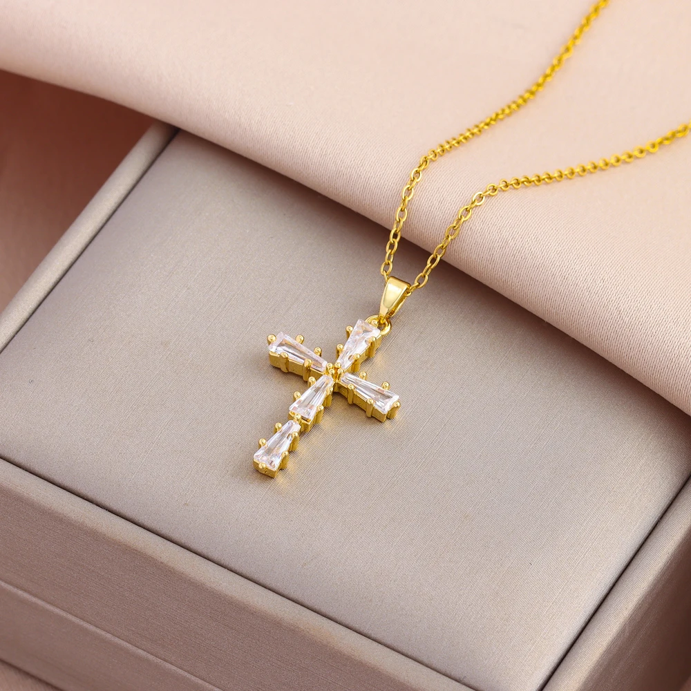 Nuevos collares con colgante de cruz de cristal de circón brillante chapado en oro de 18 quilates para mujer, joyería de cadena de cuello de acero inoxidable a la moda para mujer
