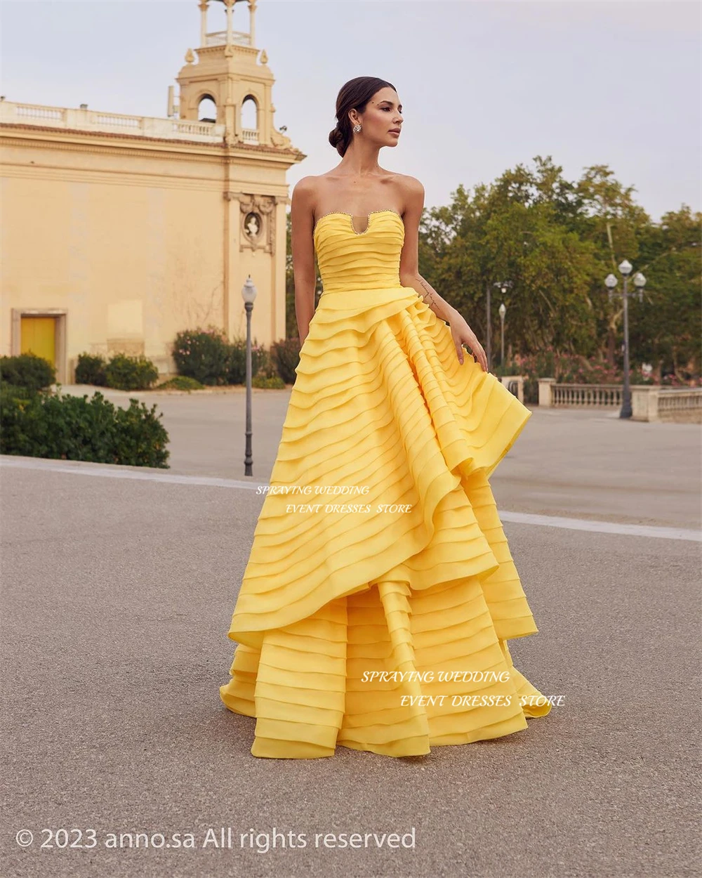 SPRAYING Elegant Yellow Tiered Ruffles Wedding Party Dress Strapless A Line Prom Gown Sleeveless Formal Occasion Dresses