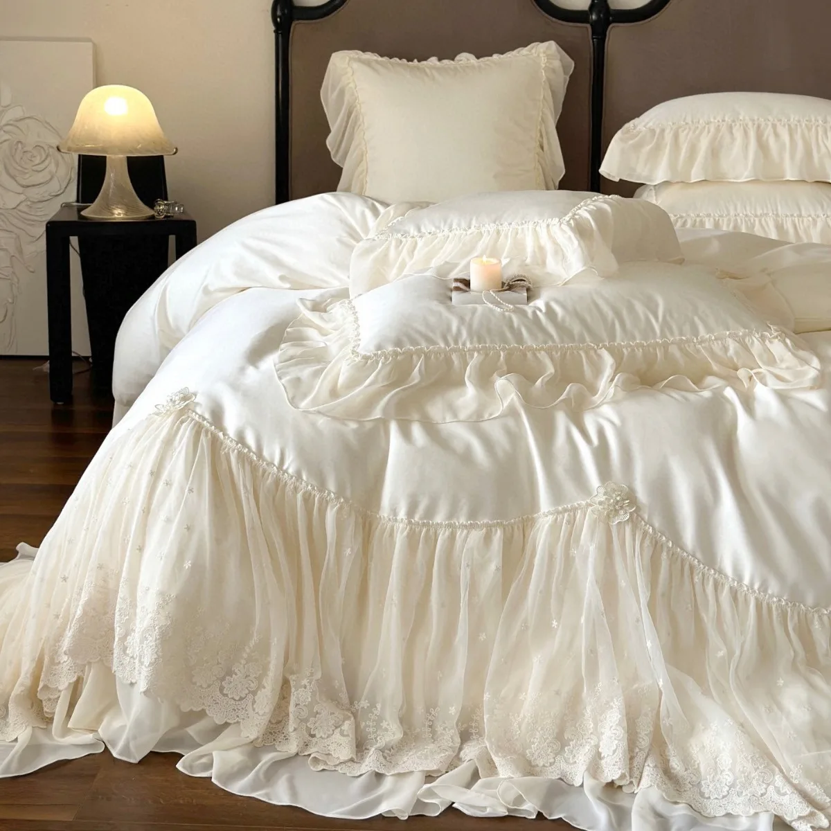 

Luxury French Romantic White Cotton Bedding Set 140 Thread Count Long Staple Cotton 4pcs/Set with Lace Trim Elegant Breathable