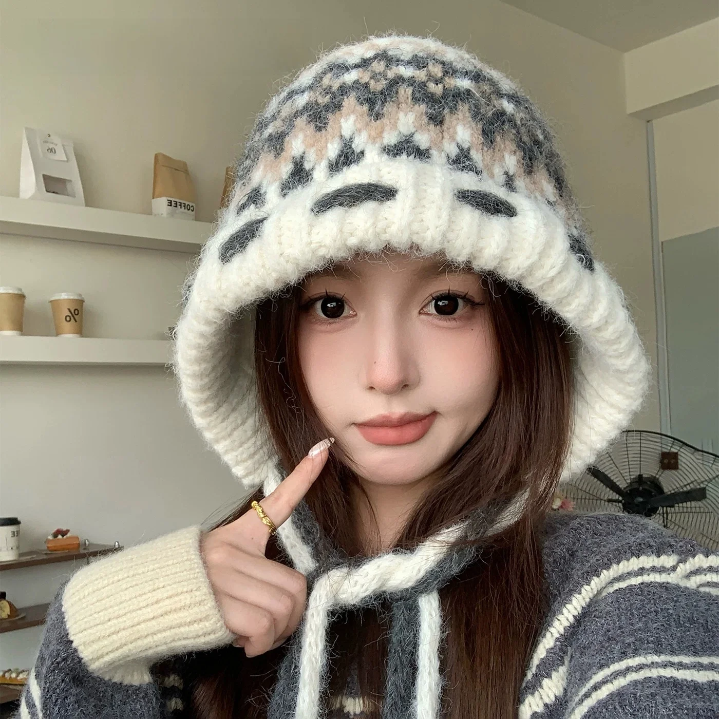 暖かいニットウール帽子女性用耳保護帽子ファッショナブルなレトロフェアアイル柄の厚みのある冬用帽子旅行や若者向け