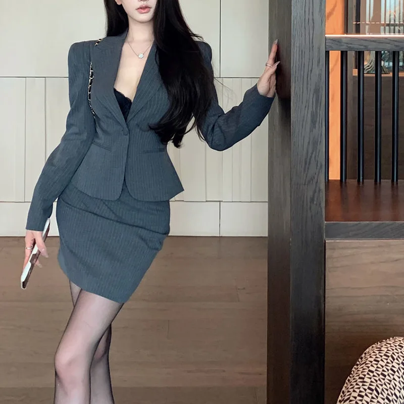 

Royal Sister Style Autumn Fashion Suit Female Korean Version of Striped Long-sleeved Blazer Top Hip-hugging Skirt Two-piece Set