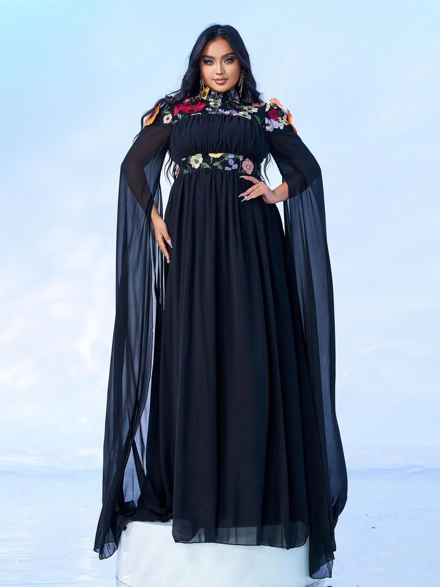 Abendkleid in Übergröße, lang, Sve, rund, Ne Dr mit Verzierungen für Damen in Übergröße, Sommer, Neuankömmling, 00 % Triacetat...