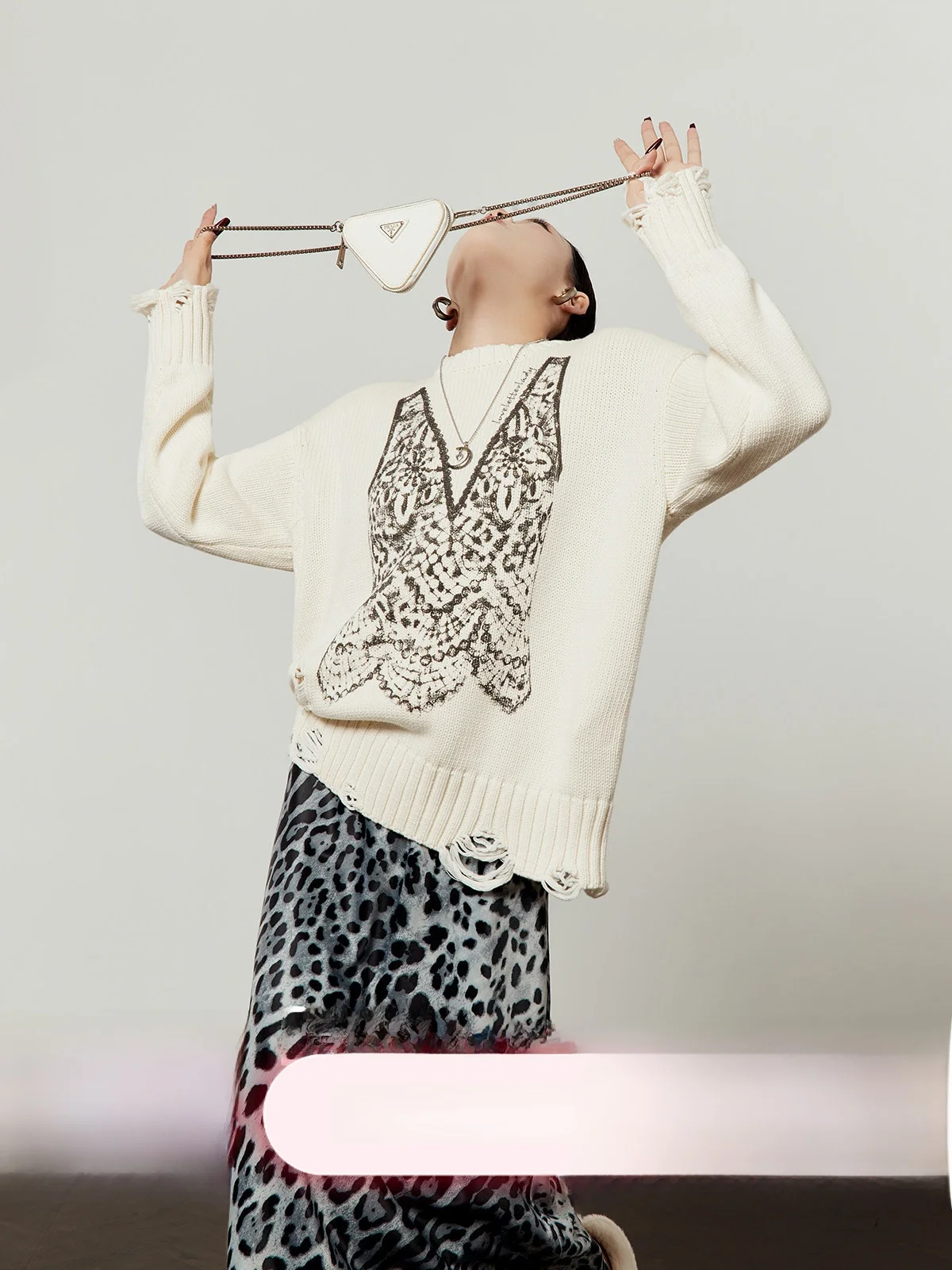 

Свободный вязаный свитер с круглым вырезом для женщин, белый, с цветочной вышивкой, пуловер в стиле Lazy Sle, антивозрастной топ Zhou Li Wu