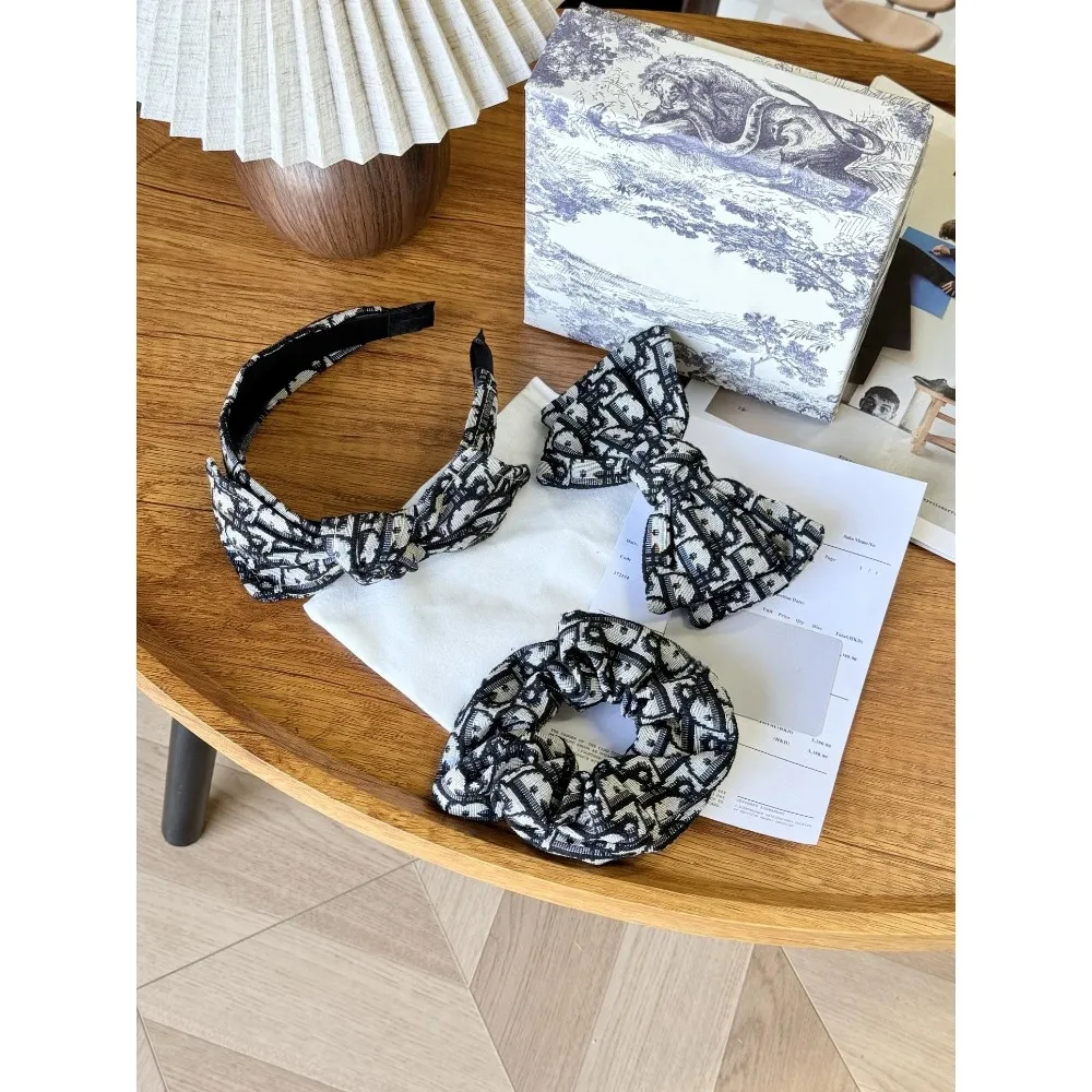 

Стильный набор для волос с монограммой, идеальный подарок для нее, высококачественные аксессуары для волос на выходные, собрания, ужина, женский тренд