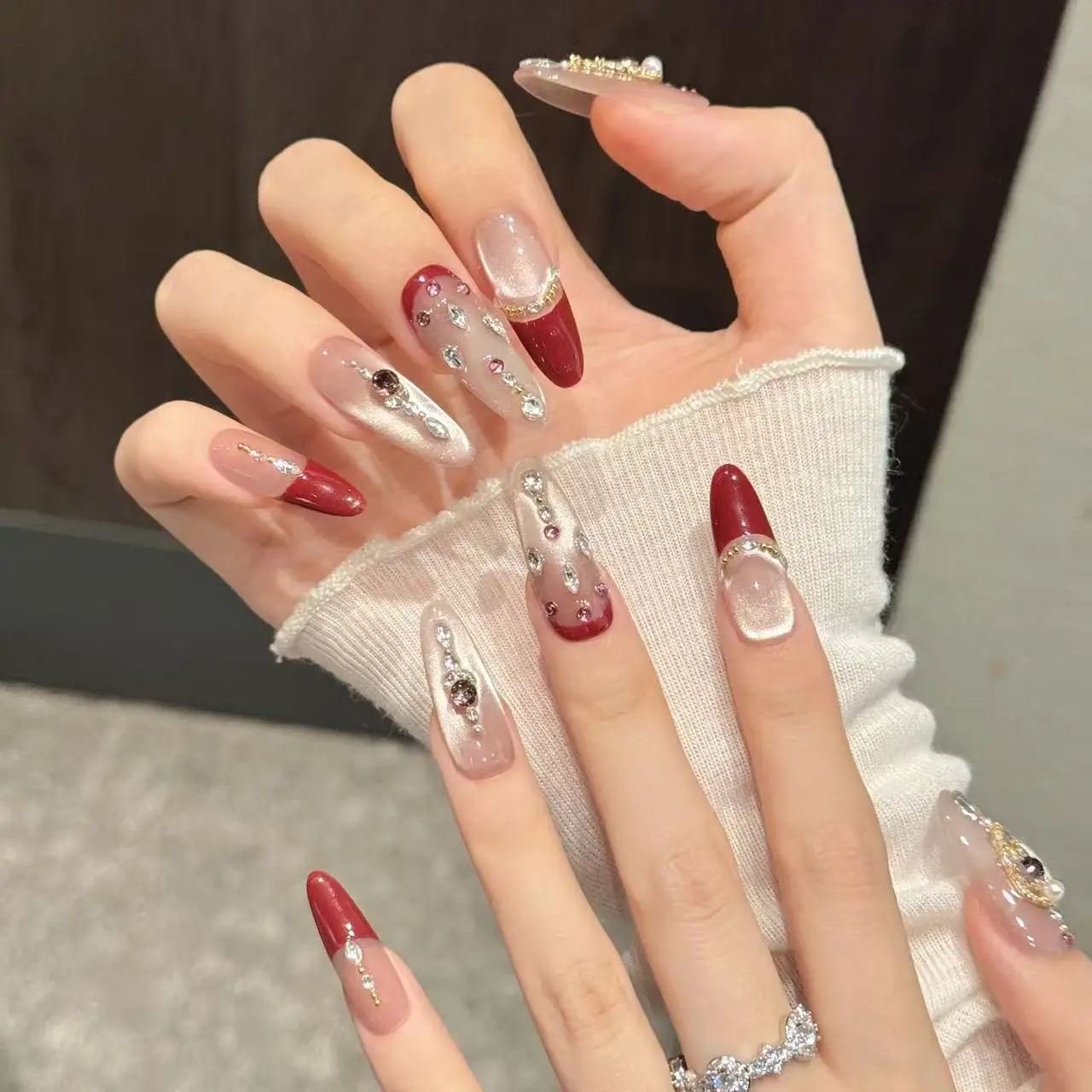 10개 고급 수제 프레스온 네일 롱 오벌 프렌치 지르콘 디자인 (3종 도구, 접착 네일 글루 탭 포함)